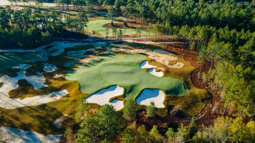 /content/dam/images/golfdigest/fullset/2023/1/Pinehurst 10 2 green.jpg